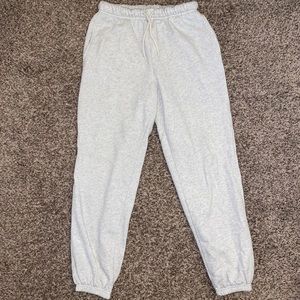 gray sweatpants